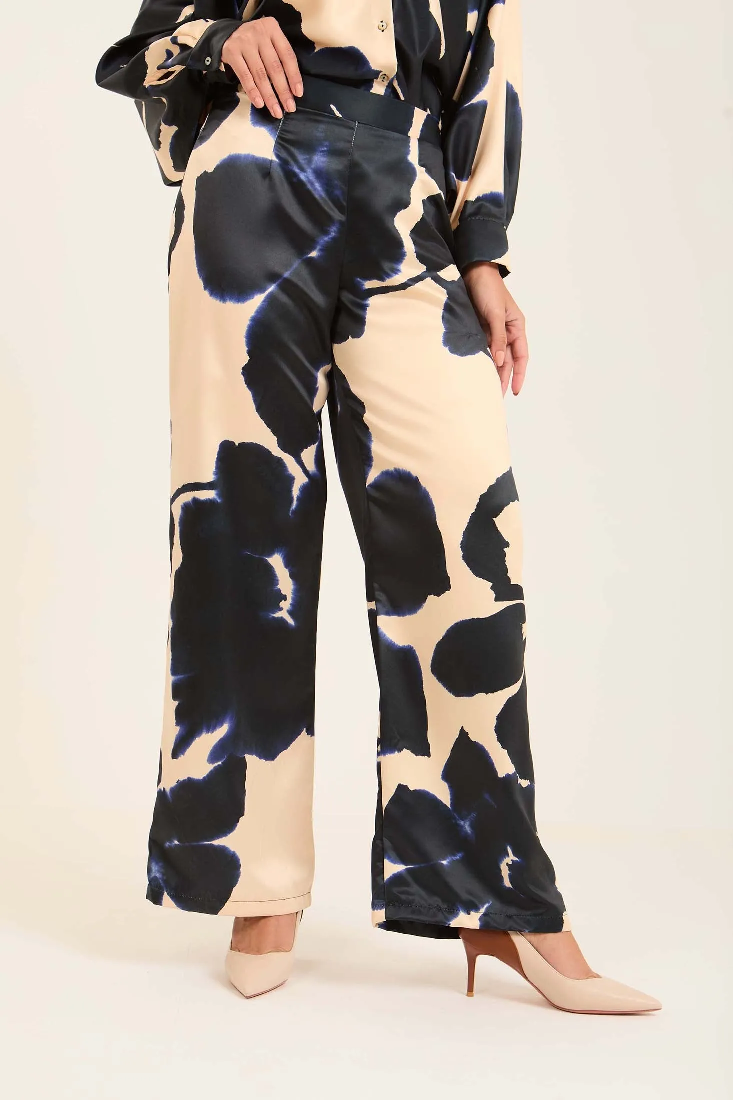 Women Wide Leg Tie Printed Pant - Multicolor