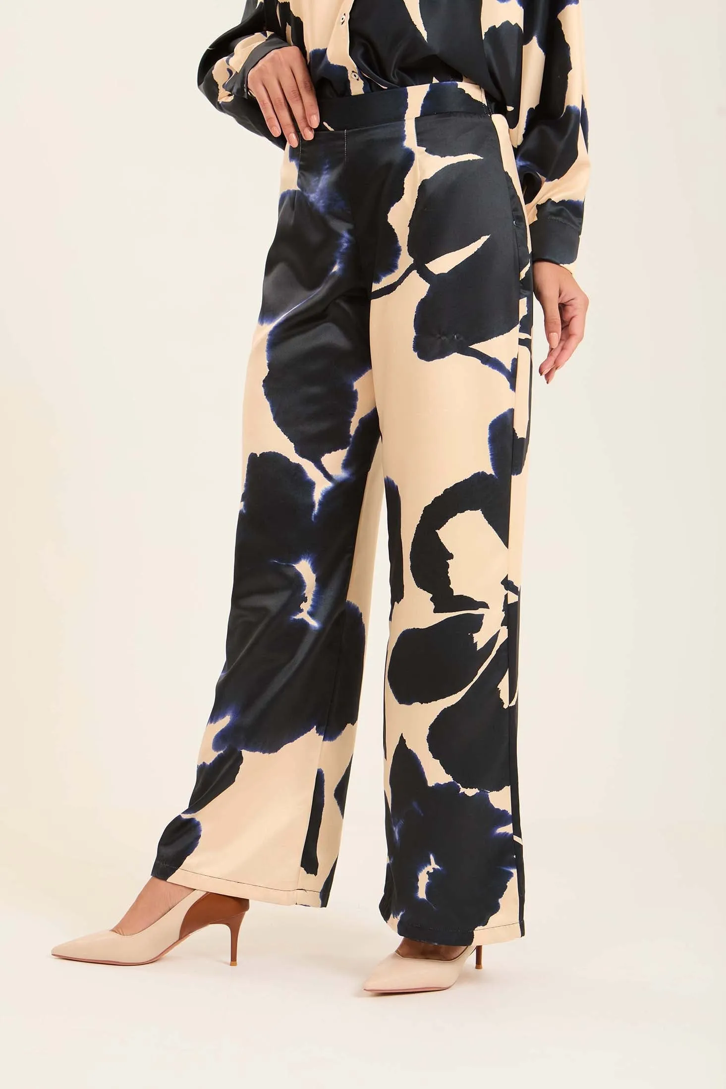 Women Wide Leg Tie Printed Pant - Multicolor